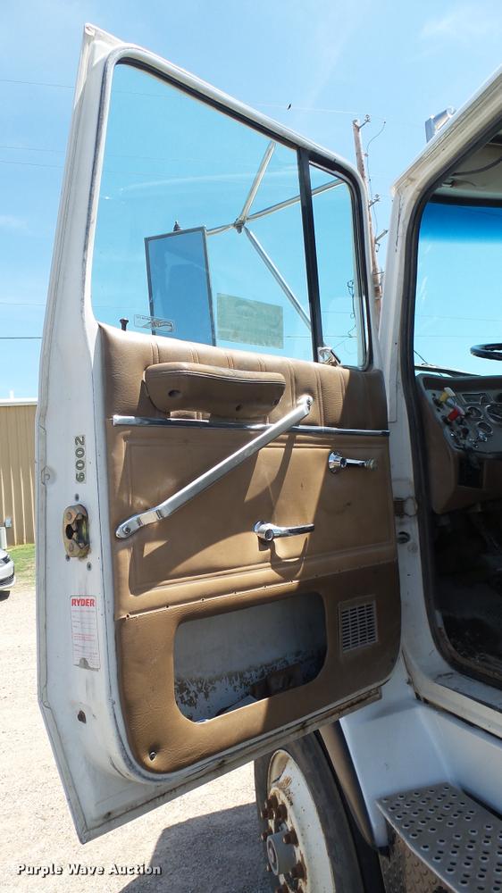 image for item DA7793 1992 Ford Aero Max L9000 semi truck