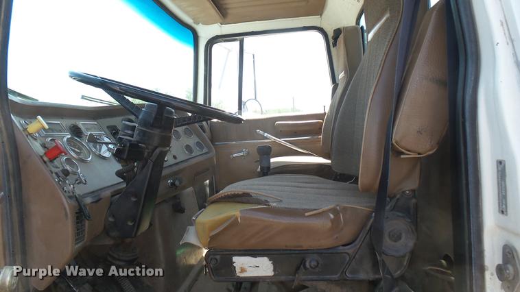 image for item DA7793 1992 Ford Aero Max L9000 semi truck