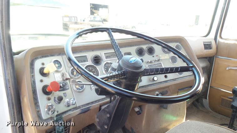 image for item DA7793 1992 Ford Aero Max L9000 semi truck