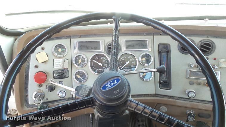 image for item DA7793 1992 Ford Aero Max L9000 semi truck