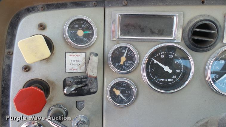 image for item DA7793 1992 Ford Aero Max L9000 semi truck