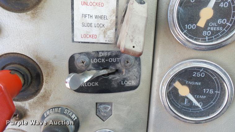 image for item DA7793 1992 Ford Aero Max L9000 semi truck