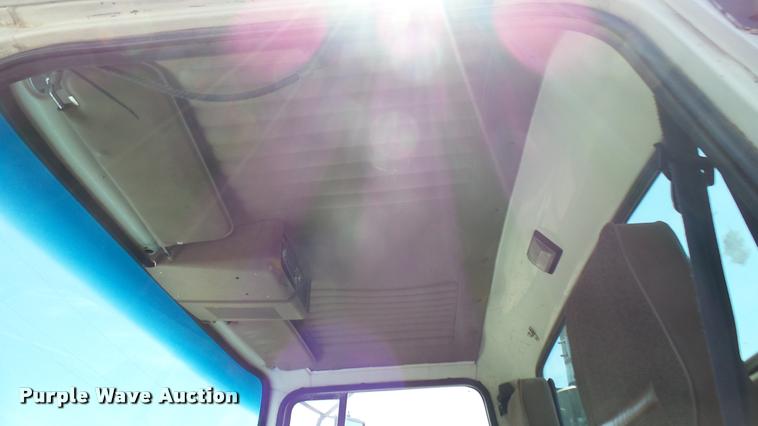 image for item DA7793 1992 Ford Aero Max L9000 semi truck