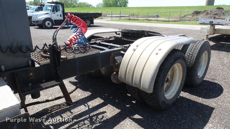 image for item DA7793 1992 Ford Aero Max L9000 semi truck