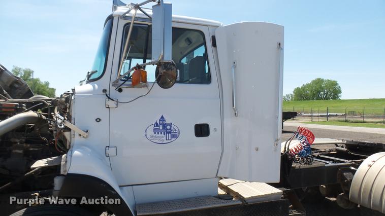 image for item DA7793 1992 Ford Aero Max L9000 semi truck