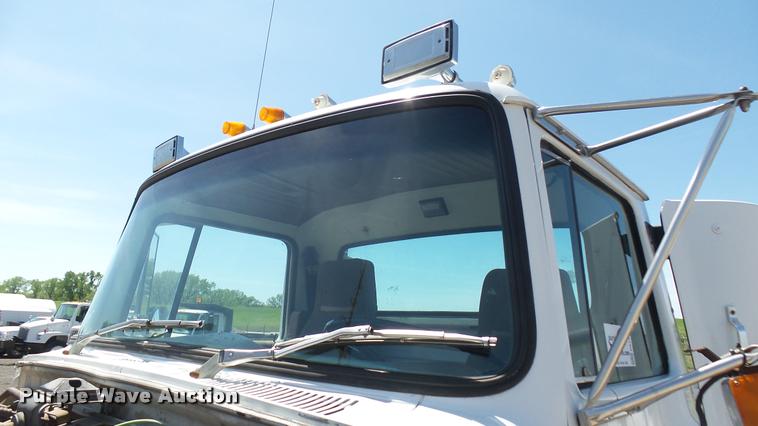 image for item DA7793 1992 Ford Aero Max L9000 semi truck