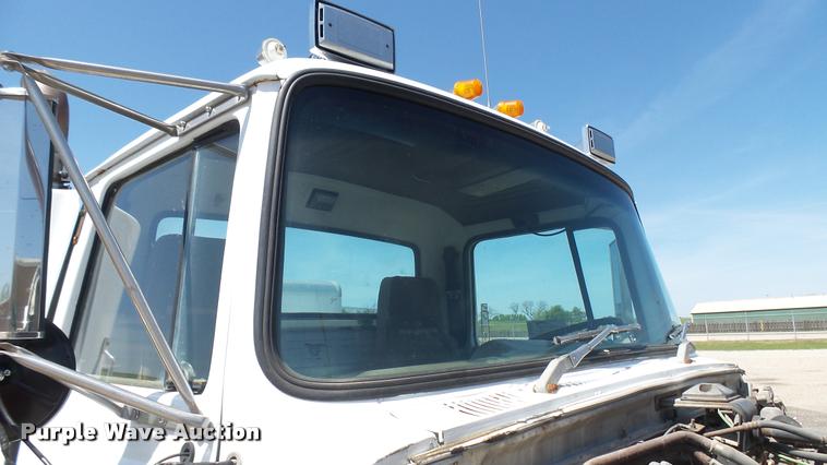 image for item DA7793 1992 Ford Aero Max L9000 semi truck