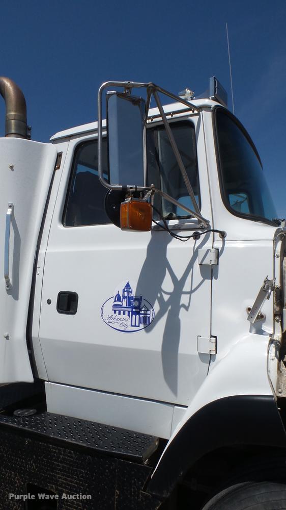 image for item DA7793 1992 Ford Aero Max L9000 semi truck