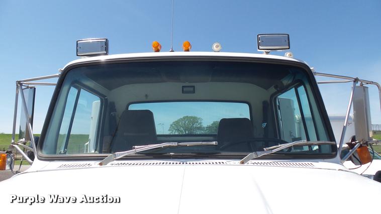 image for item DA7793 1992 Ford Aero Max L9000 semi truck