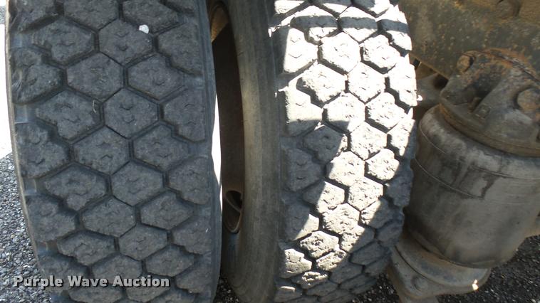 image for item DA7793 1992 Ford Aero Max L9000 semi truck