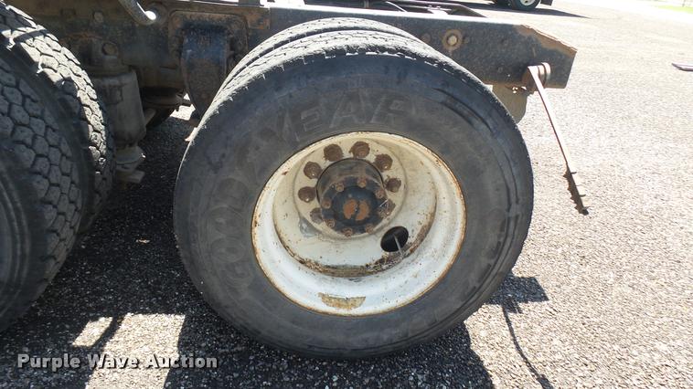 image for item DA7793 1992 Ford Aero Max L9000 semi truck