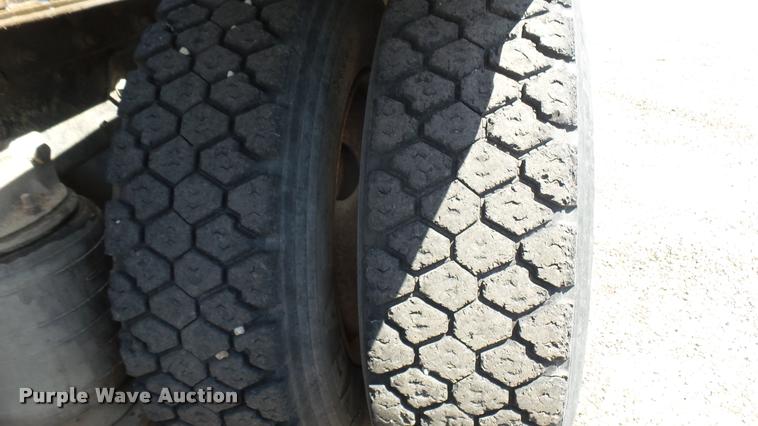 image for item DA7793 1992 Ford Aero Max L9000 semi truck