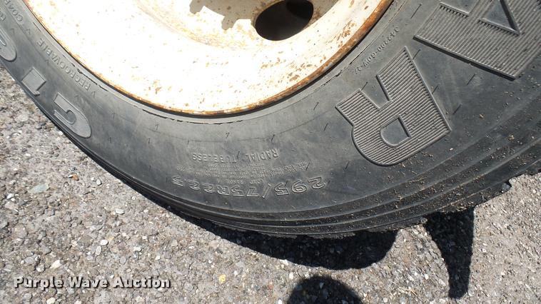 image for item DA7793 1992 Ford Aero Max L9000 semi truck