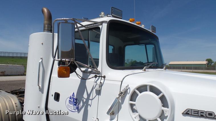 image for item DA7793 1992 Ford Aero Max L9000 semi truck