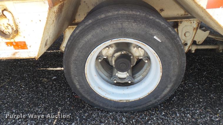 image for item DA7794 1998 Holden equipment trailer