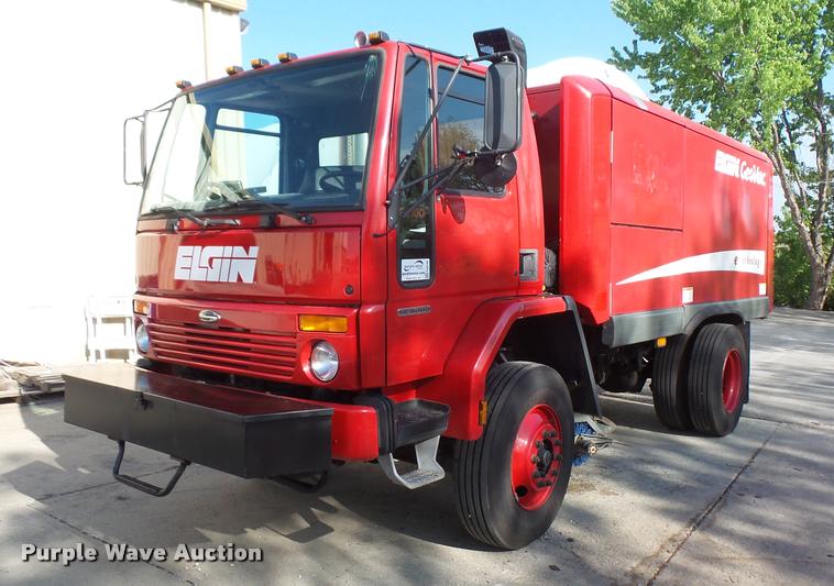 image for item DA8108 2002 Sterling SC8000 street sweeper