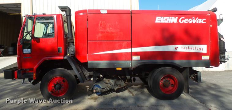 image for item DA8108 2002 Sterling SC8000 street sweeper