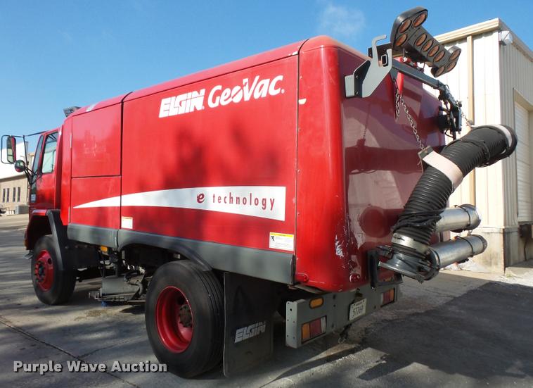 image for item DA8108 2002 Sterling SC8000 street sweeper