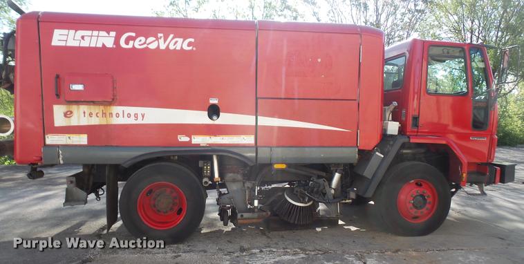 image for item DA8108 2002 Sterling SC8000 street sweeper