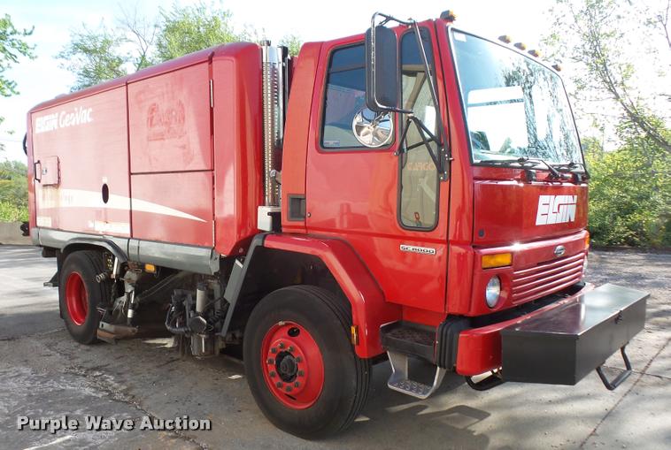 image for item DA8108 2002 Sterling SC8000 street sweeper