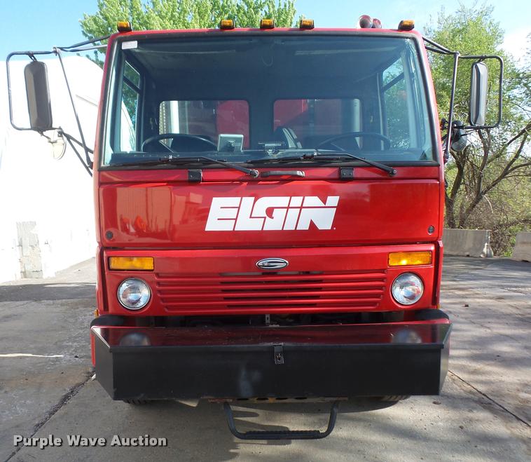 image for item DA8108 2002 Sterling SC8000 street sweeper