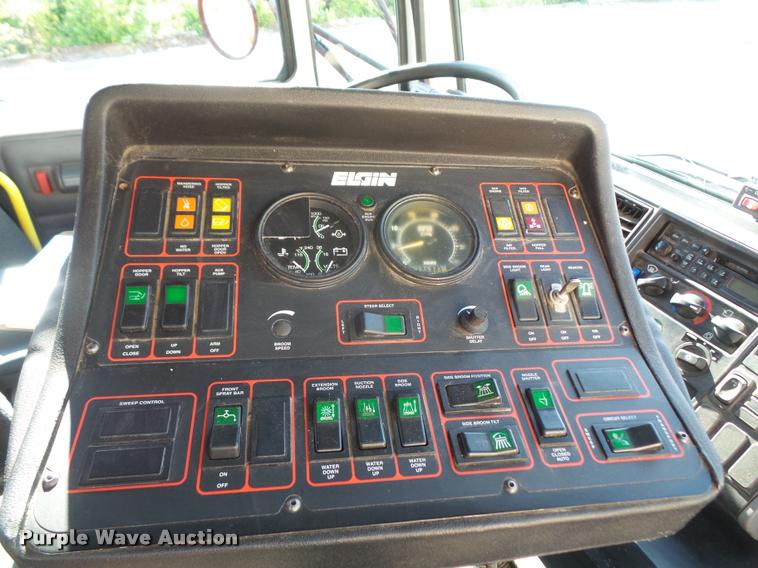 image for item DA8108 2002 Sterling SC8000 street sweeper