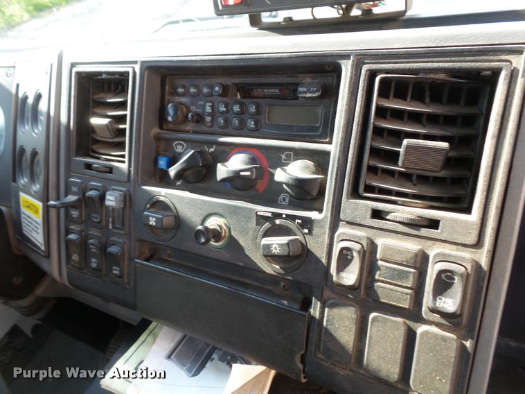 image for item DA8108 2002 Sterling SC8000 street sweeper