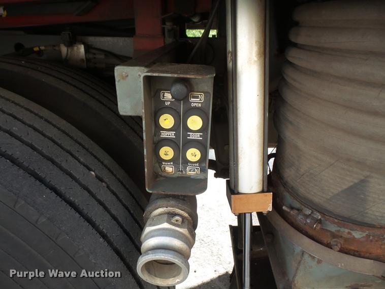 image for item DA8108 2002 Sterling SC8000 street sweeper