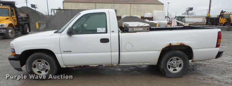 image for item DA8182 2001 Chevrolet Silverado 1500 pickup truck