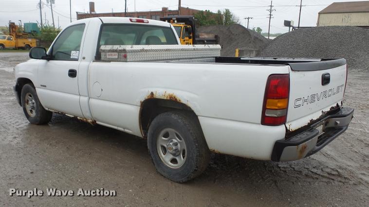 image for item DA8182 2001 Chevrolet Silverado 1500 pickup truck