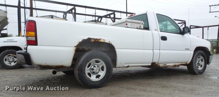 image for item DA8182 2001 Chevrolet Silverado 1500 pickup truck