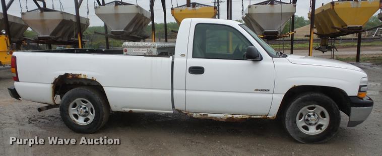 image for item DA8182 2001 Chevrolet Silverado 1500 pickup truck