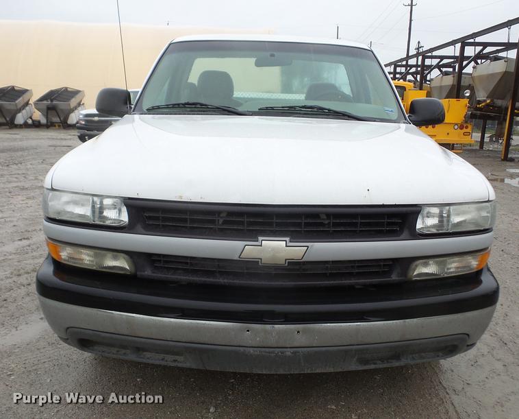 image for item DA8182 2001 Chevrolet Silverado 1500 pickup truck
