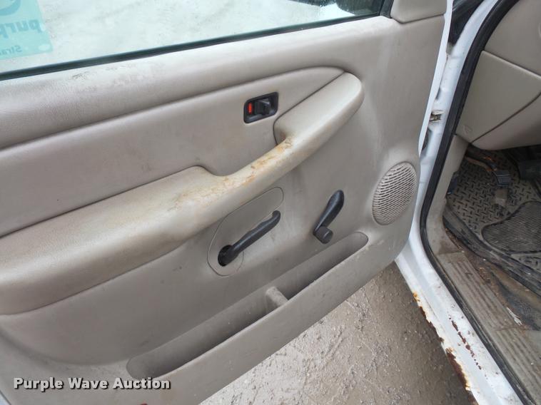 image for item DA8182 2001 Chevrolet Silverado 1500 pickup truck