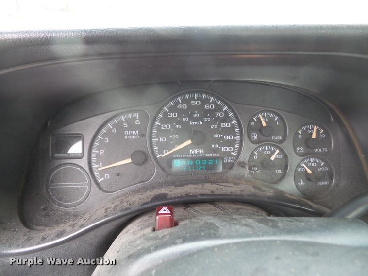 image for item DA8182 2001 Chevrolet Silverado 1500 pickup truck