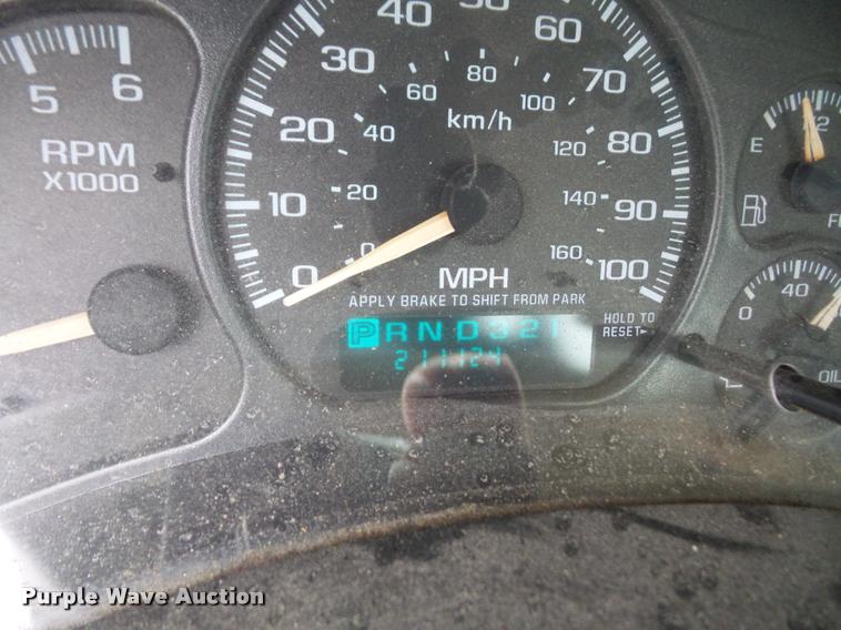 image for item DA8182 2001 Chevrolet Silverado 1500 pickup truck