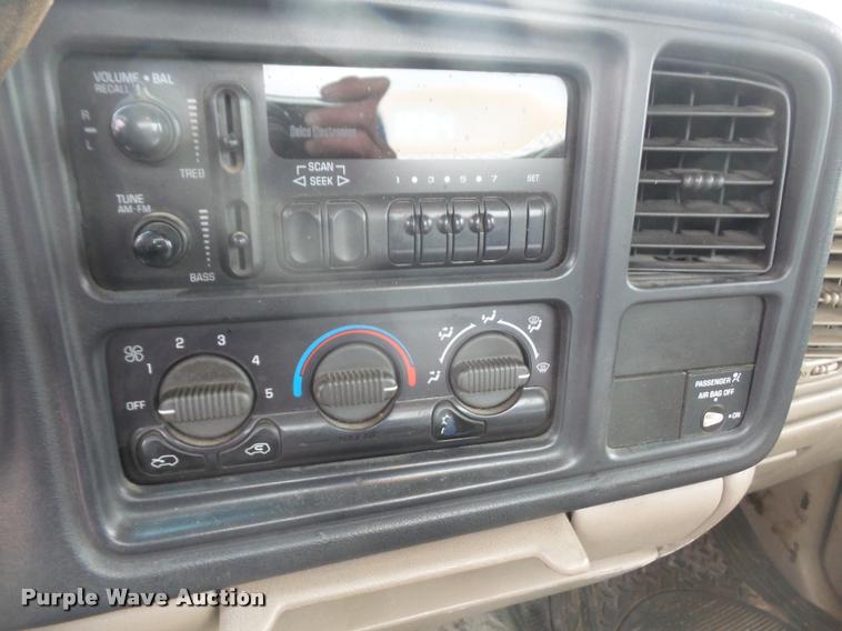 image for item DA8182 2001 Chevrolet Silverado 1500 pickup truck