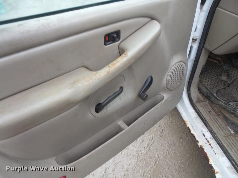 image for item DA8182 2001 Chevrolet Silverado 1500 pickup truck