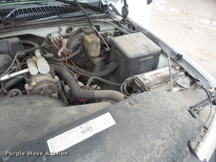 image for item DA8182 2001 Chevrolet Silverado 1500 pickup truck