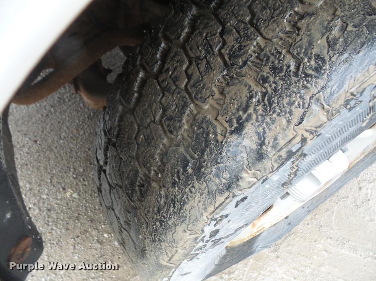 image for item DA8182 2001 Chevrolet Silverado 1500 pickup truck