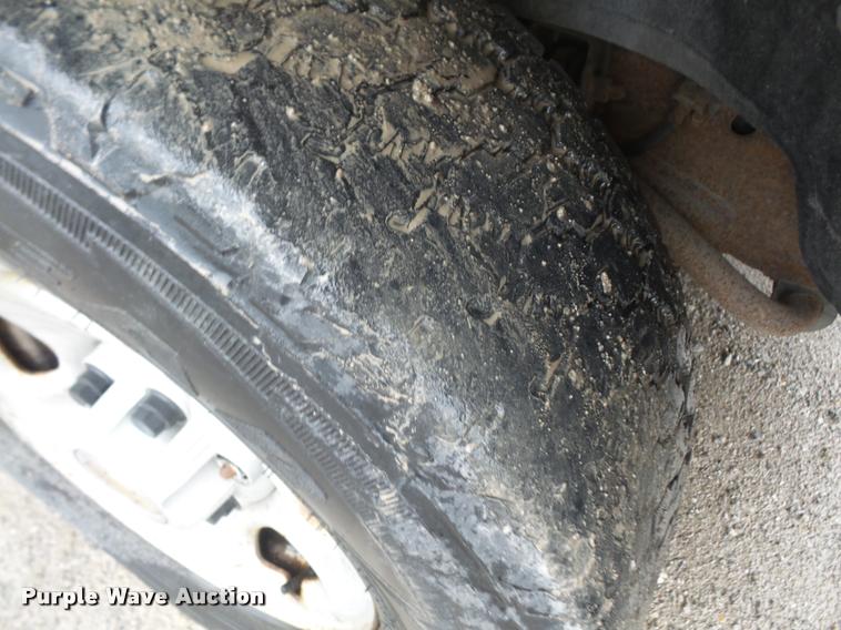 image for item DA8182 2001 Chevrolet Silverado 1500 pickup truck