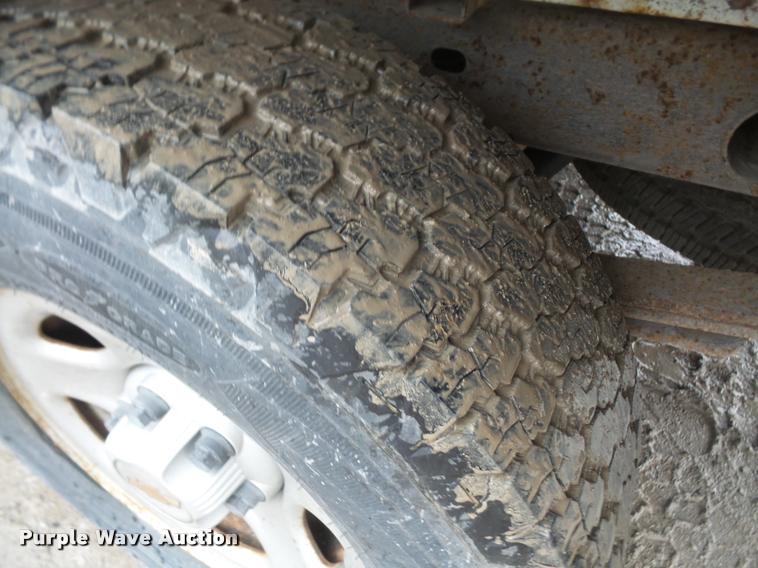 image for item DA8182 2001 Chevrolet Silverado 1500 pickup truck