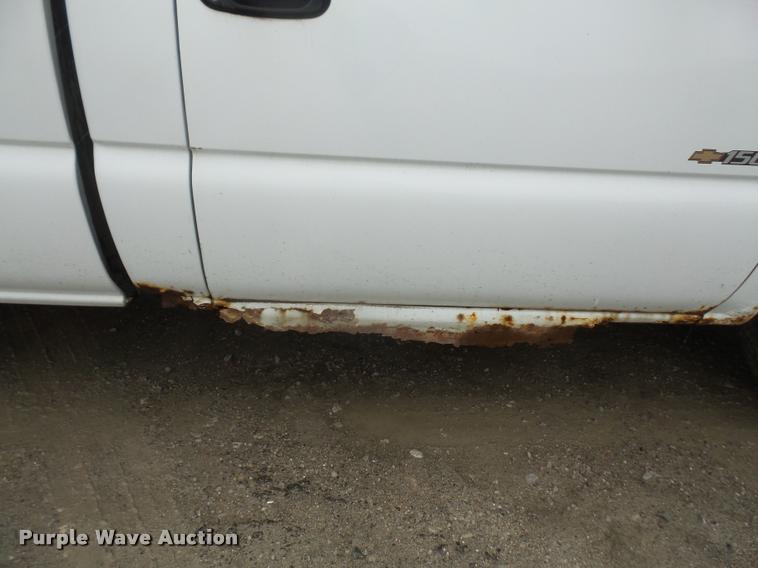 image for item DA8182 2001 Chevrolet Silverado 1500 pickup truck