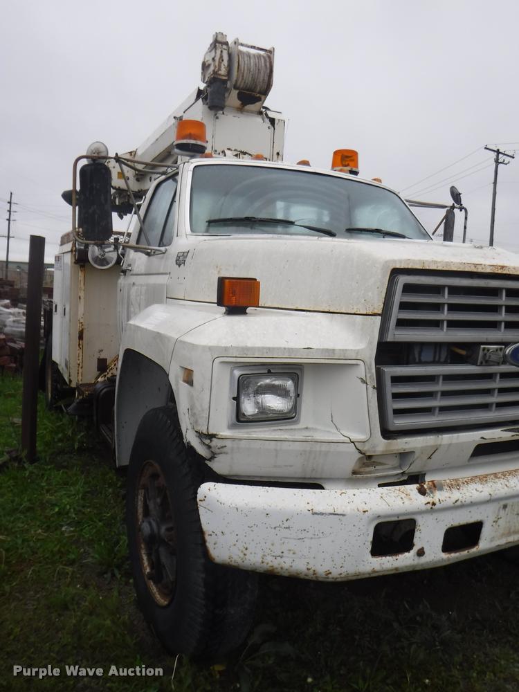 image for item DA8183 1985 Ford F800 crane truck