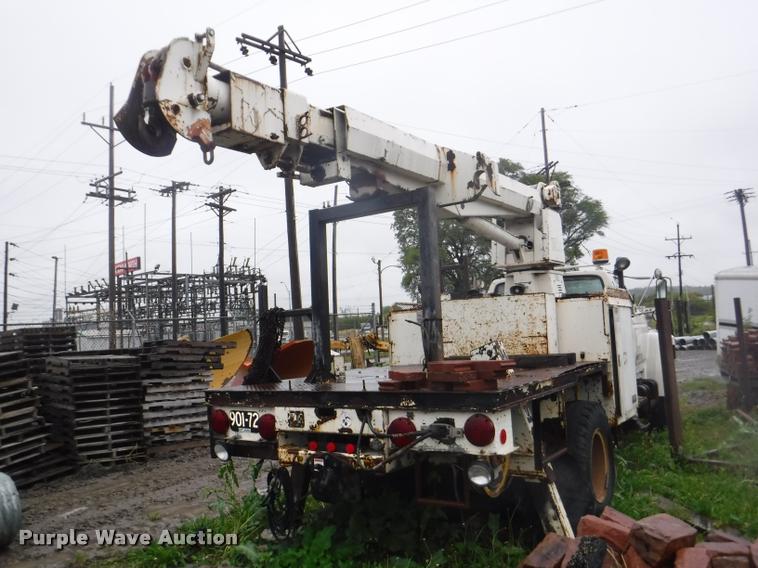 image for item DA8183 1985 Ford F800 crane truck