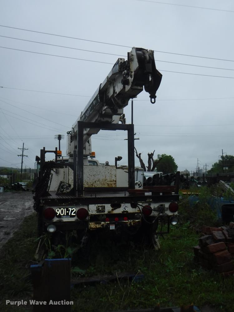 image for item DA8183 1985 Ford F800 crane truck