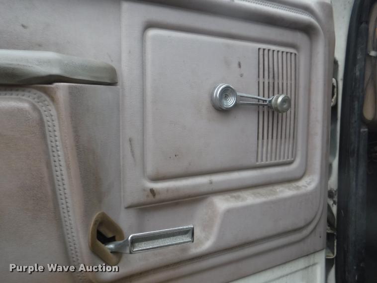 image for item DA8183 1985 Ford F800 crane truck