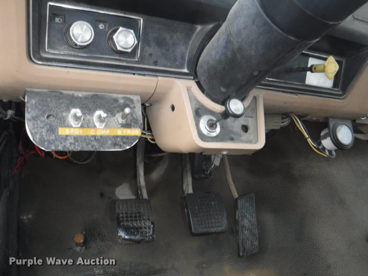image for item DA8183 1985 Ford F800 crane truck