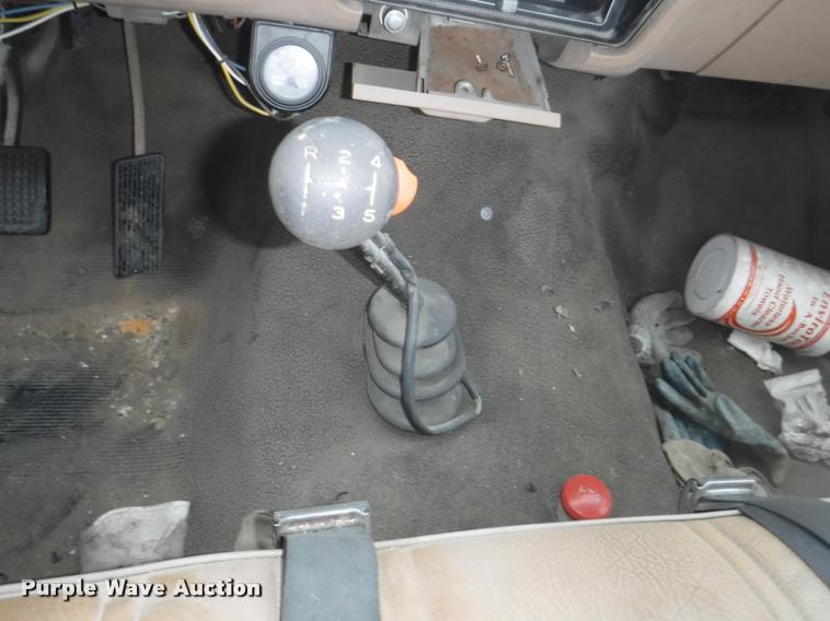 image for item DA8183 1985 Ford F800 crane truck