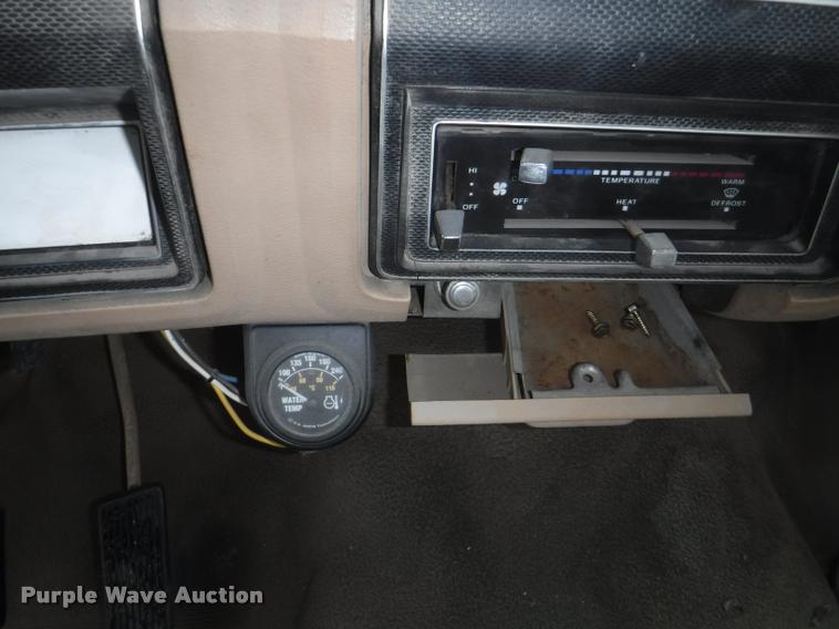 image for item DA8183 1985 Ford F800 crane truck